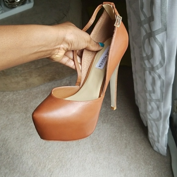 Heels - Picture 4 of 4